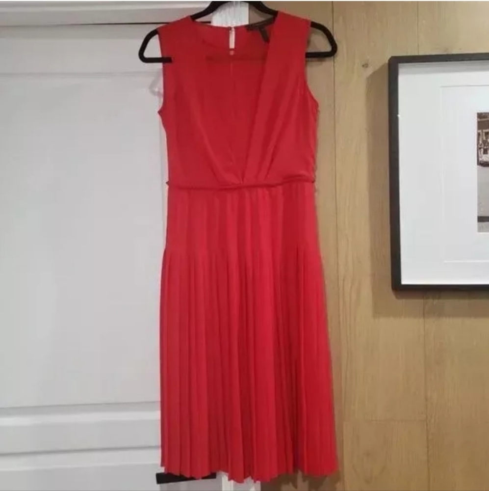 BCBG MAX AZRIA Vintage Inspired Red Freja SleevelessPleated 👗